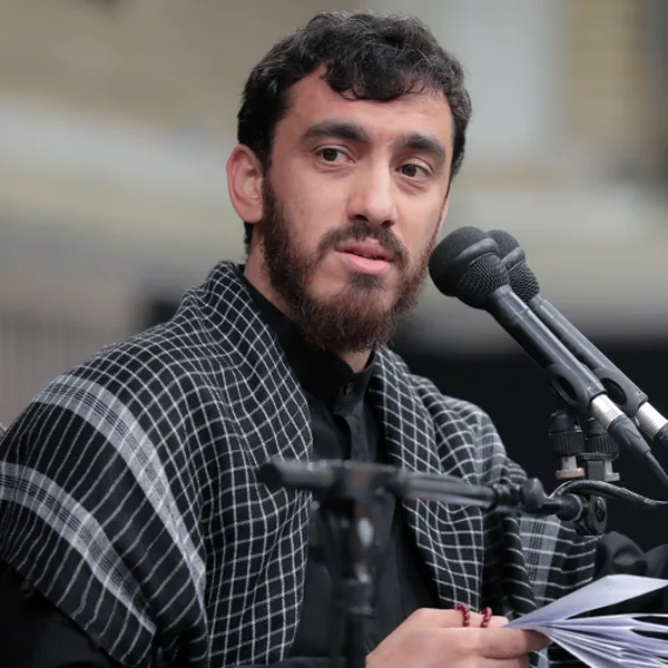 مهدی رسولی توی قاب چشمای ترم گریه است برا مادرم ناله است با اهل حرم