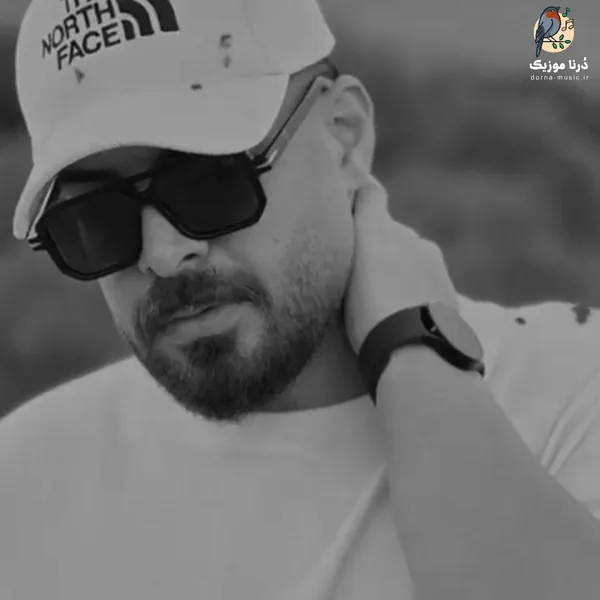 شاهان چشماش قشنگه ولی اخلاق نداره
