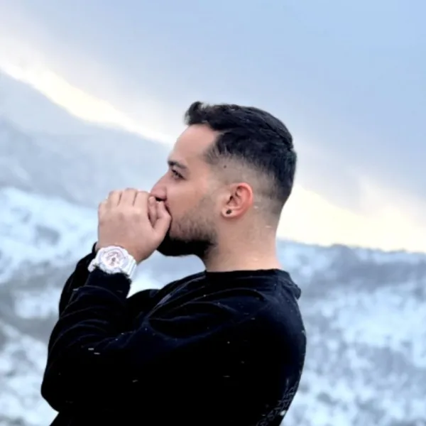 هومن آدینه آهن پرست