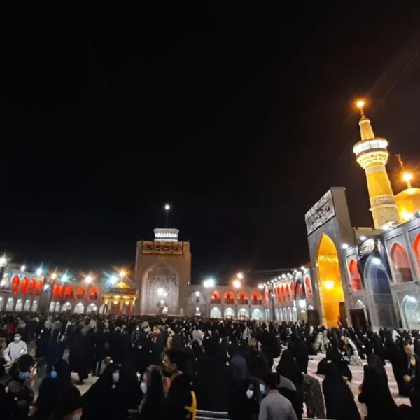 حسین ایزدخواه پیروزی با ایمانه این وعدهی قرآنه دست خدا روی سر ایرانه