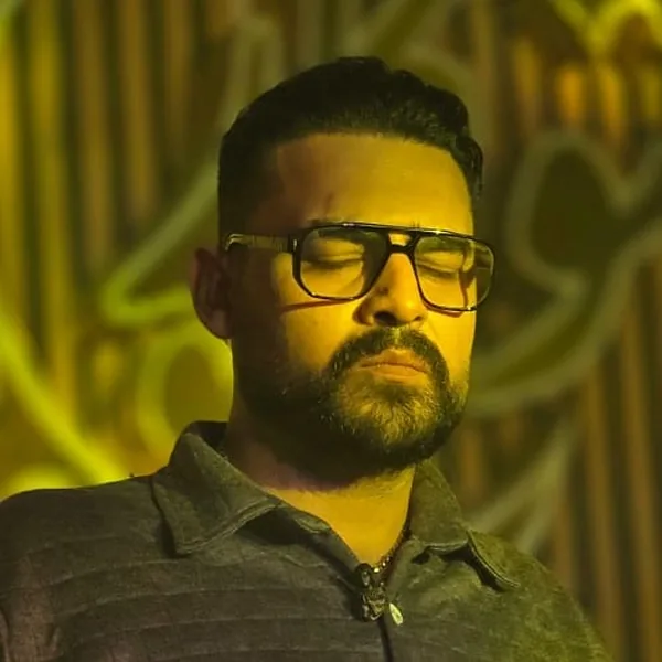 روح الله کرمی خط و نشان