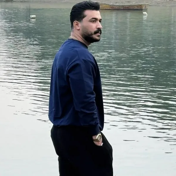 رضا کرمی تارا خون رگام آلوده ی عشقت ولی تو خنجر زدی