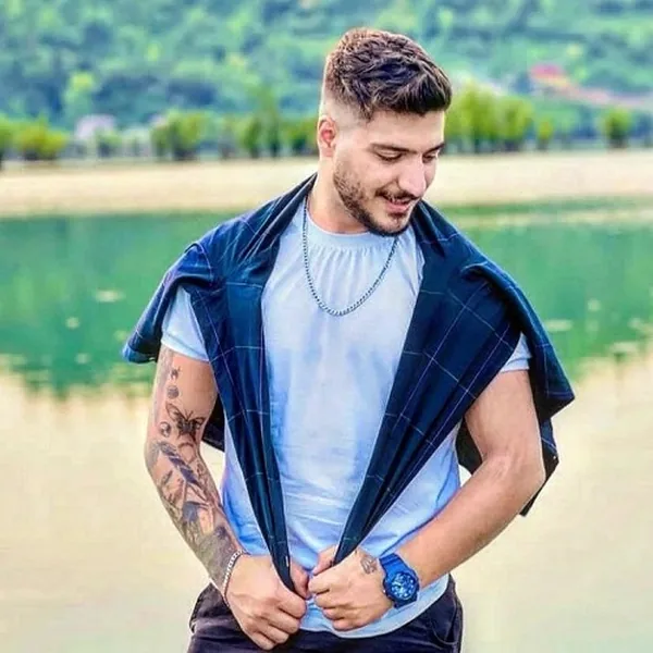 آرمین برمایه نزانم کی دشمنه کی یار درم سزم گرد