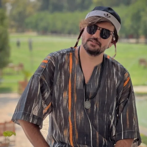 مسیحا روزبه غریب